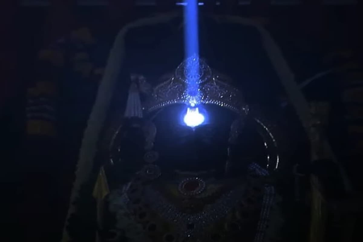 Ram Navami 2024 : श्रीराम के जन्मोत्सव में उनका सूर्य तिलक कर धन्य हुए भगवान भास्कर, भक्त मंत्रमुग्ध