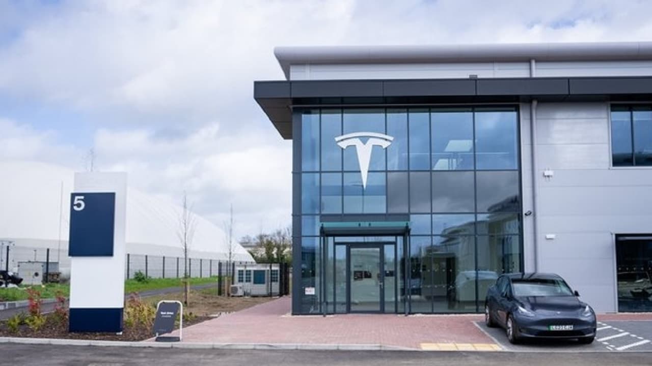 एलन मस्क के आने से पहले बढ़ी हलचल, सरकारी बैठक में शामिल हुए टेस्ला के सलाहकार