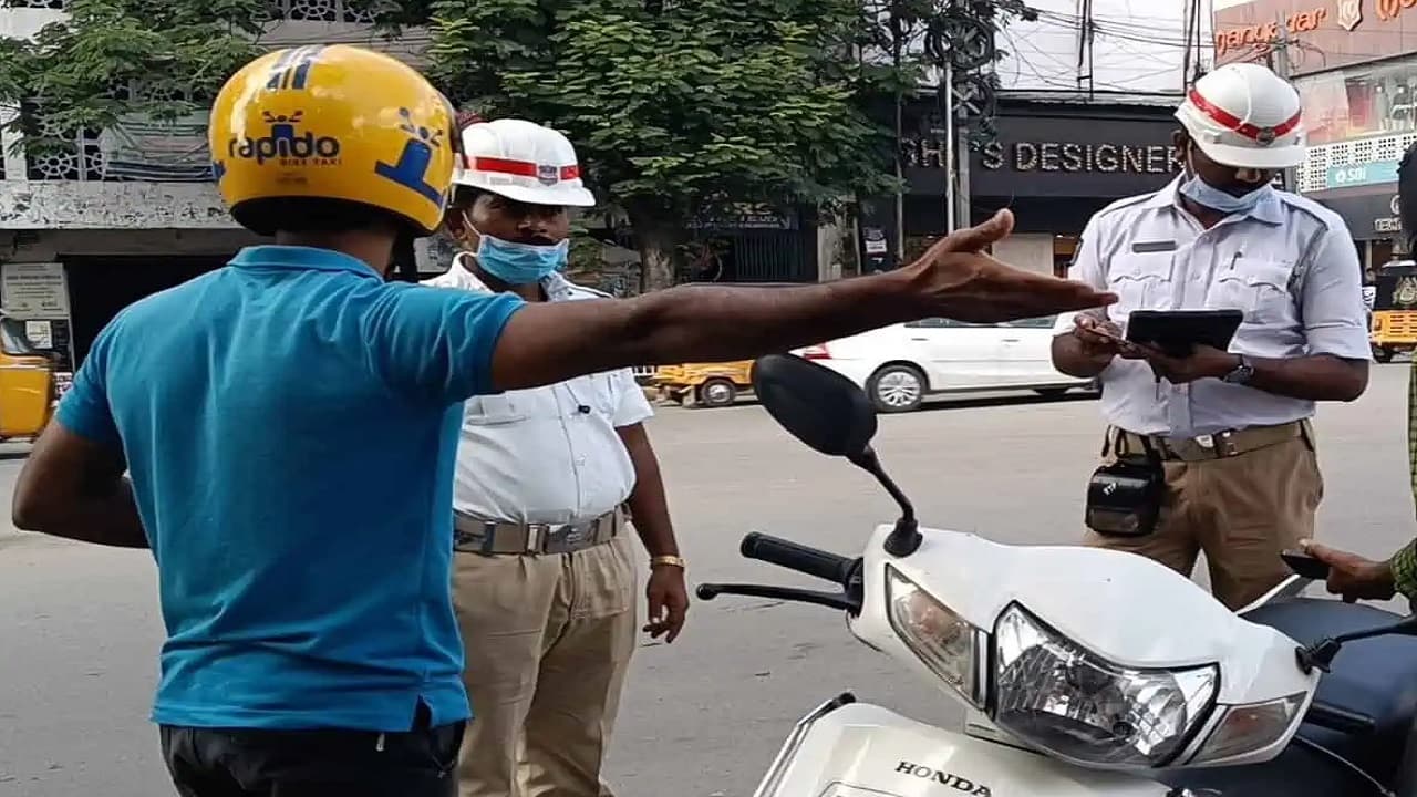 Traffic Rules: ट्रैफिक पुलिस और चालान से बचना है तो डिजी-लॉकर का करें इस्तेमाल