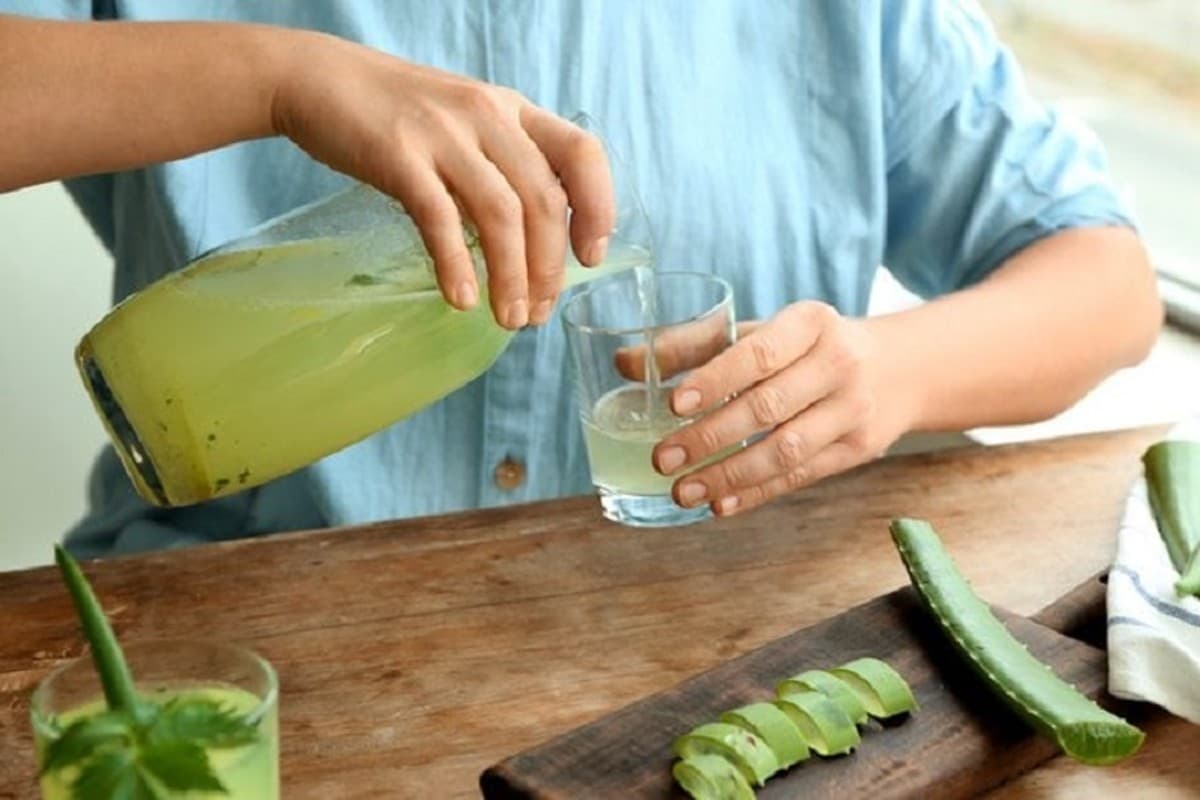 Tulsi Aloevera Juice Benefits: गर्मी हो या फिर ठंडी रोज पिएं तुलसी-एलोवेरा का जूस, फायदे जानकर चौंक जाएंगे