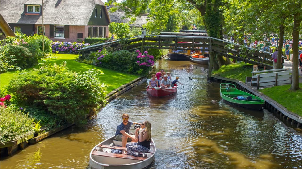 Bizarre News: दुनिया के किन शहरों में नहीं चलती कोई गाड़ी?