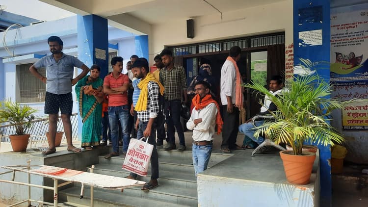 Bihar News : मरम्मत के दौरान तेज धमाके के साथ फटा ट्रक का टैंक, आग लगने से तीन लोग झुलसे