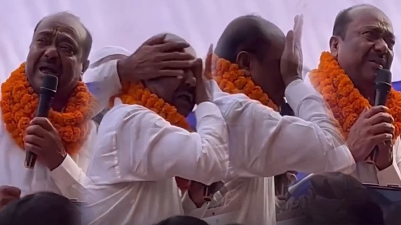 टिकट कटा तो मंच पर फूट-फूटकर रोए RJD के पूर्व सांसद, लालू-तेजस्वी पर भी निकाली भड़ास