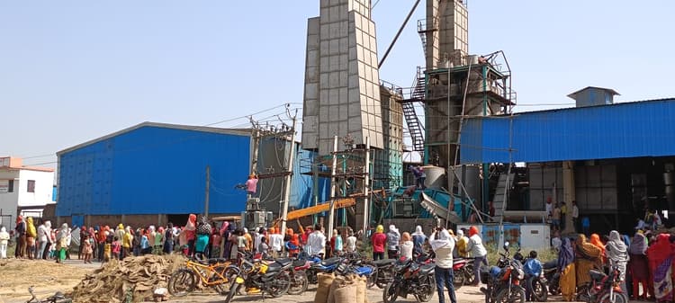 सासाराम में बड़ा हादसा, तेज हवा के कारण राइस मिल का चिमनी गिरी, समस्तीपुर व बेगूसराय के दो मजदूरों की मौत