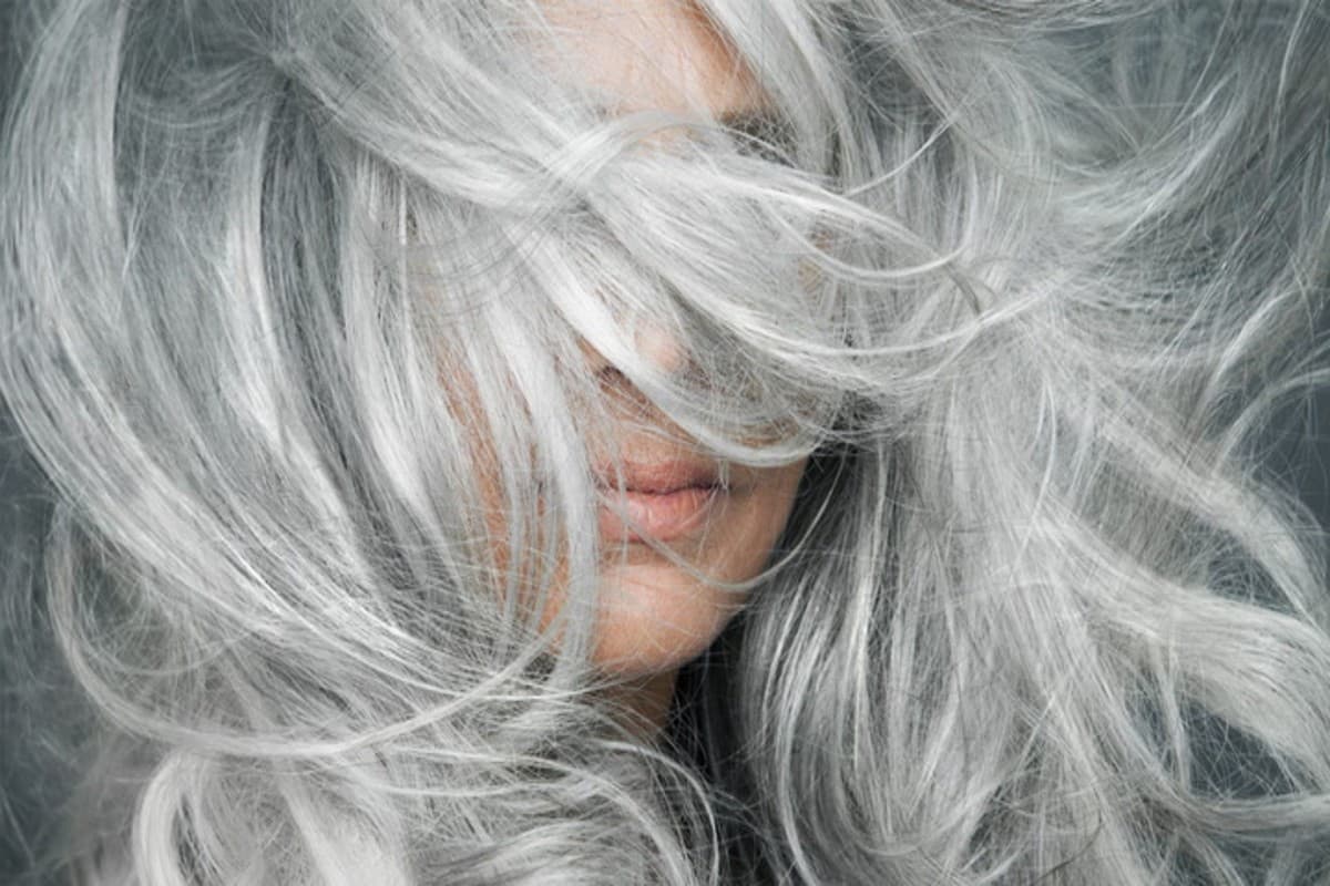 White Hair Home Remedies: सफेद बालों को इन घरेलू नुस्खों से करें काला