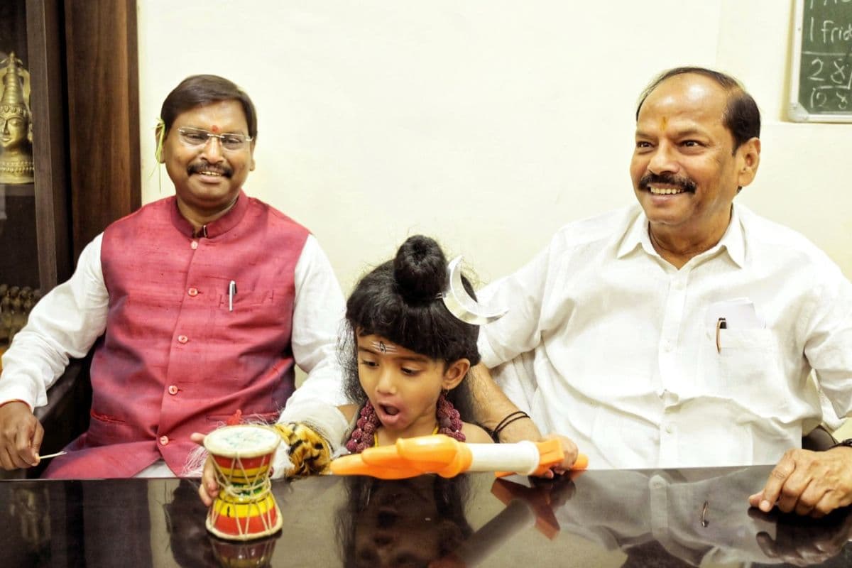 ओडिशा के राज्यपाल रघुवर दास से जमशेदपुर में मिले केंद्रीय मंत्री अर्जुन मुंडा, कई मुद्दों पर की चर्चा