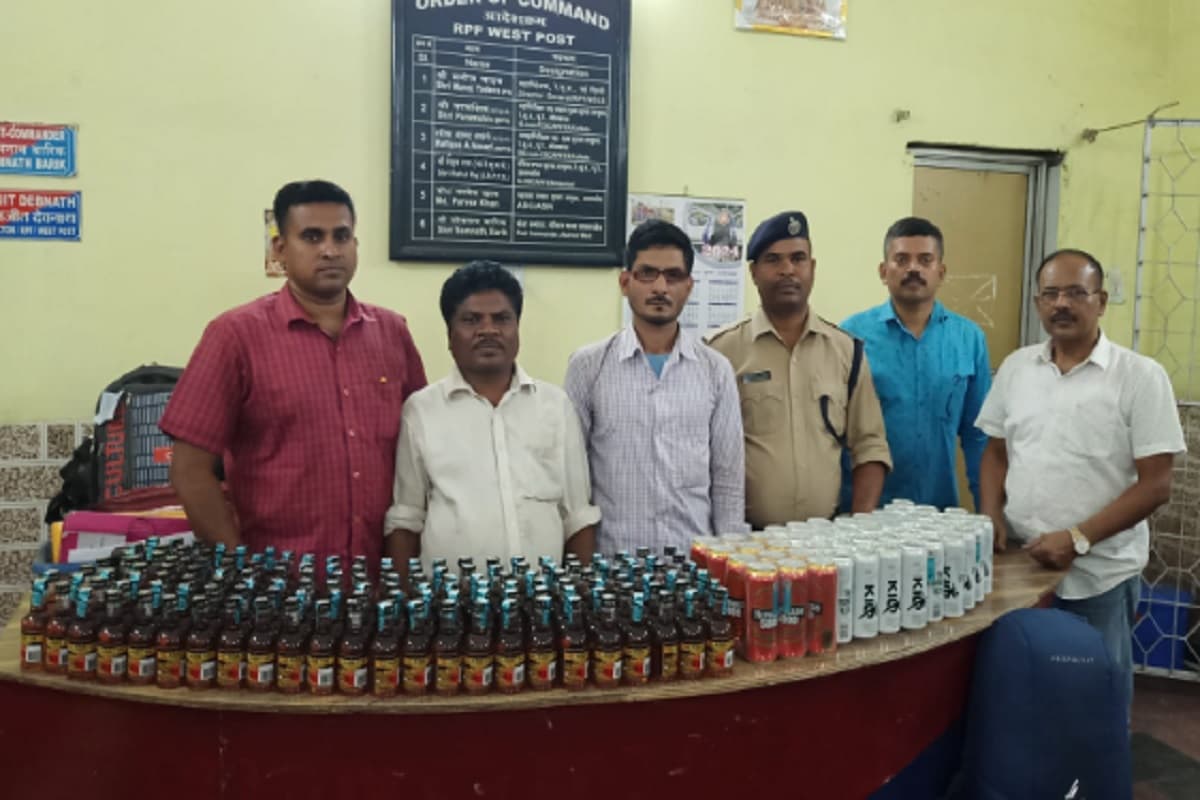 आसनसोल स्टेशन से भारी मात्रा में शराब के साथ दो युवक गिरफ्तार, सीआईबी टीम ने की है कार्रवाई
