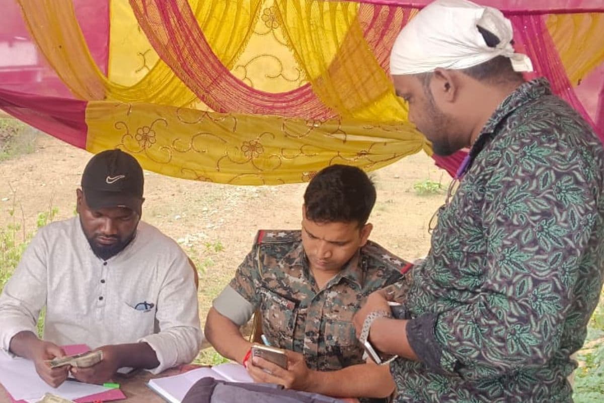 Lok Sabha Election 2024: झारखंड के पूर्वी सिंहभूम में बाइक से 98,460 रुपए जब्त