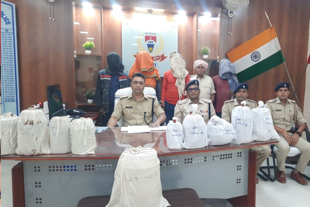 झारखंड में नशे के सौदागरों के खिलाफ कार्रवाई, चतरा से 2 करोड़ 30 लाख की अफीम व डोडा के साथ चार तस्कर गिरफ्तार