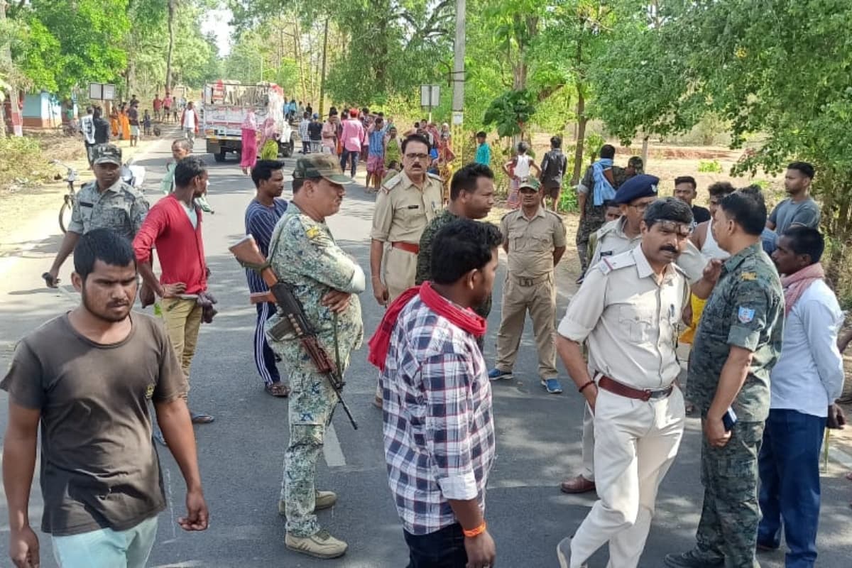 दुमका में दर्दनाक सड़क हादसे में दो लोगों की मौत, दो लोग घायल