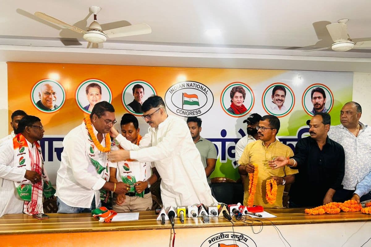 झारखंड तृणमूल युवा कांग्रेस अध्यक्ष सन्नी सिंकू ने साथियों के साथ थामा हाथ का दामन, बोले-सिंहभूम उम्मीदवार को दिलाएंगे जीत