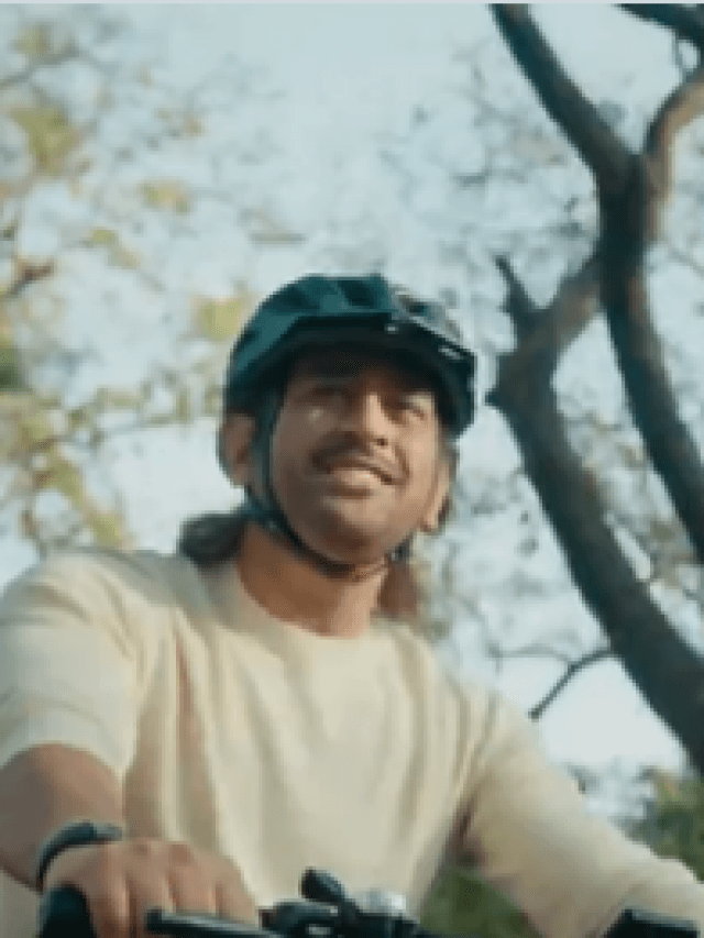 MS Dhoni ने साइकिल चलते हुए गाया ‘बोले जो कोयल’, देखें वीडियो
