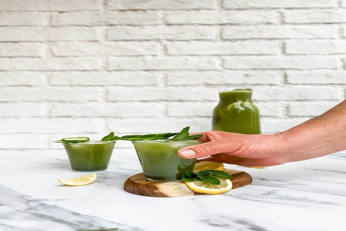 Detox Summer Drinks: गर्मी में शरीर को करना है डिटॉक्स तो पीना शुरू कर दें खीरा और पुदीने की पत्तियों से बना ड्रिंक