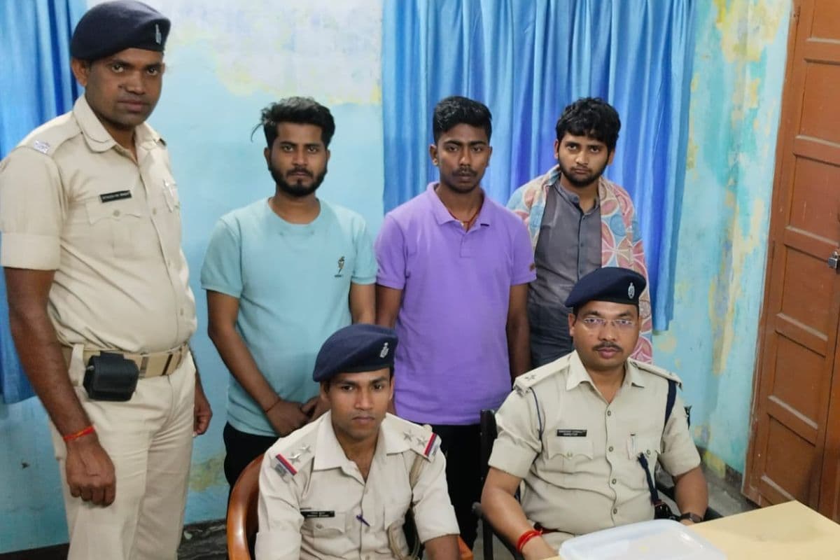 धनबाद BCCL के जीएम के खाते से 9.95 लाख रुपए उड़ानेवाले तीन साइबर अपराधी बिहार के मुंगेर से अरेस्ट, SIT ने दबोचा