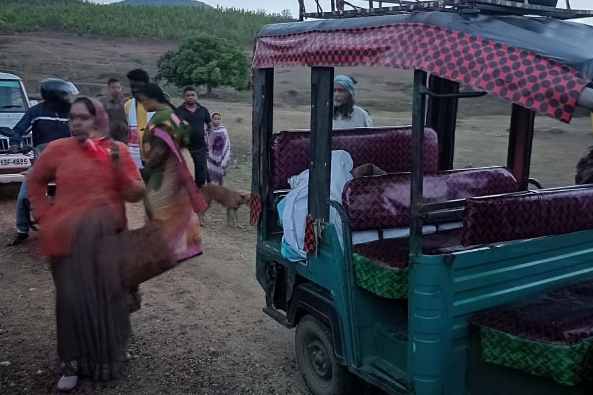 झारखंड में शराबी पति ने पत्नी को टांगी से काट डाला, रातभर शव के पास सोया रहा, पुलिस ने किया अरेस्ट