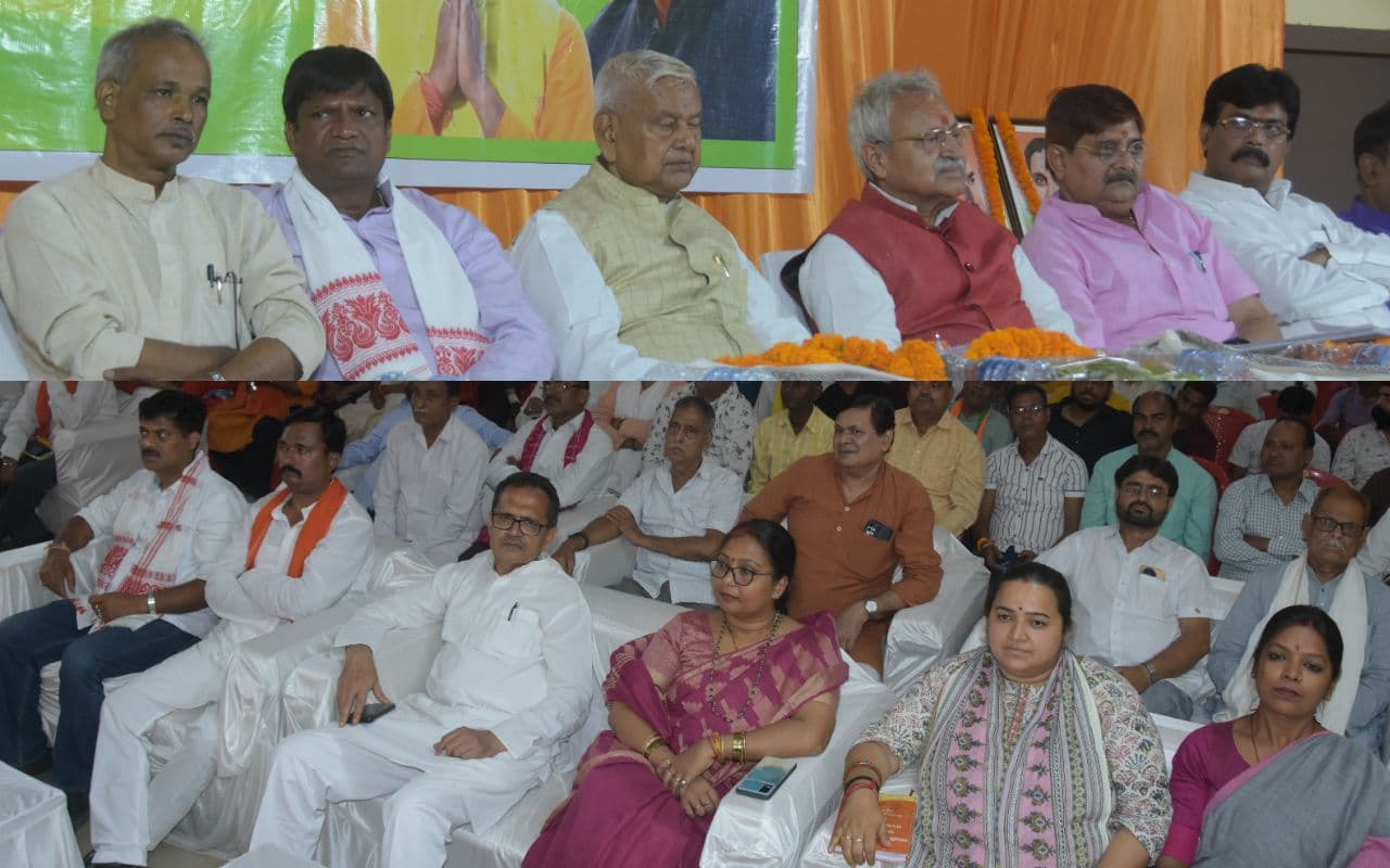 Dhanbad : डैमेज कंट्रोल में जुटी भाजपा, सांसद-विधायक के आवास पहुंचे प्रदेश प्रभारी लक्ष्मीकांत वाजपेयी, कही ये बात