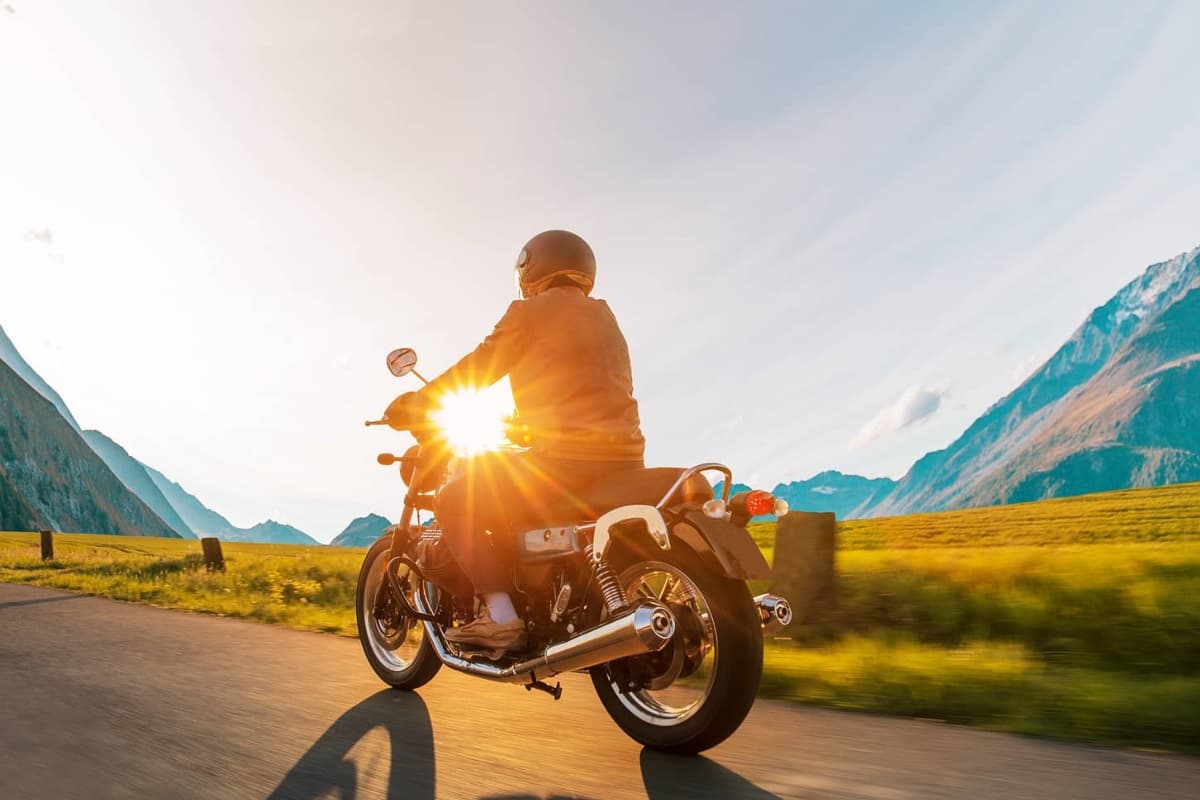 Skin Care Tips: गर्मियों में बाइक या स्कूटी चलाते वक्त करना है त्वचा का बचाव, तो ये हैं आप के लिए कुछ आसान टिप्स