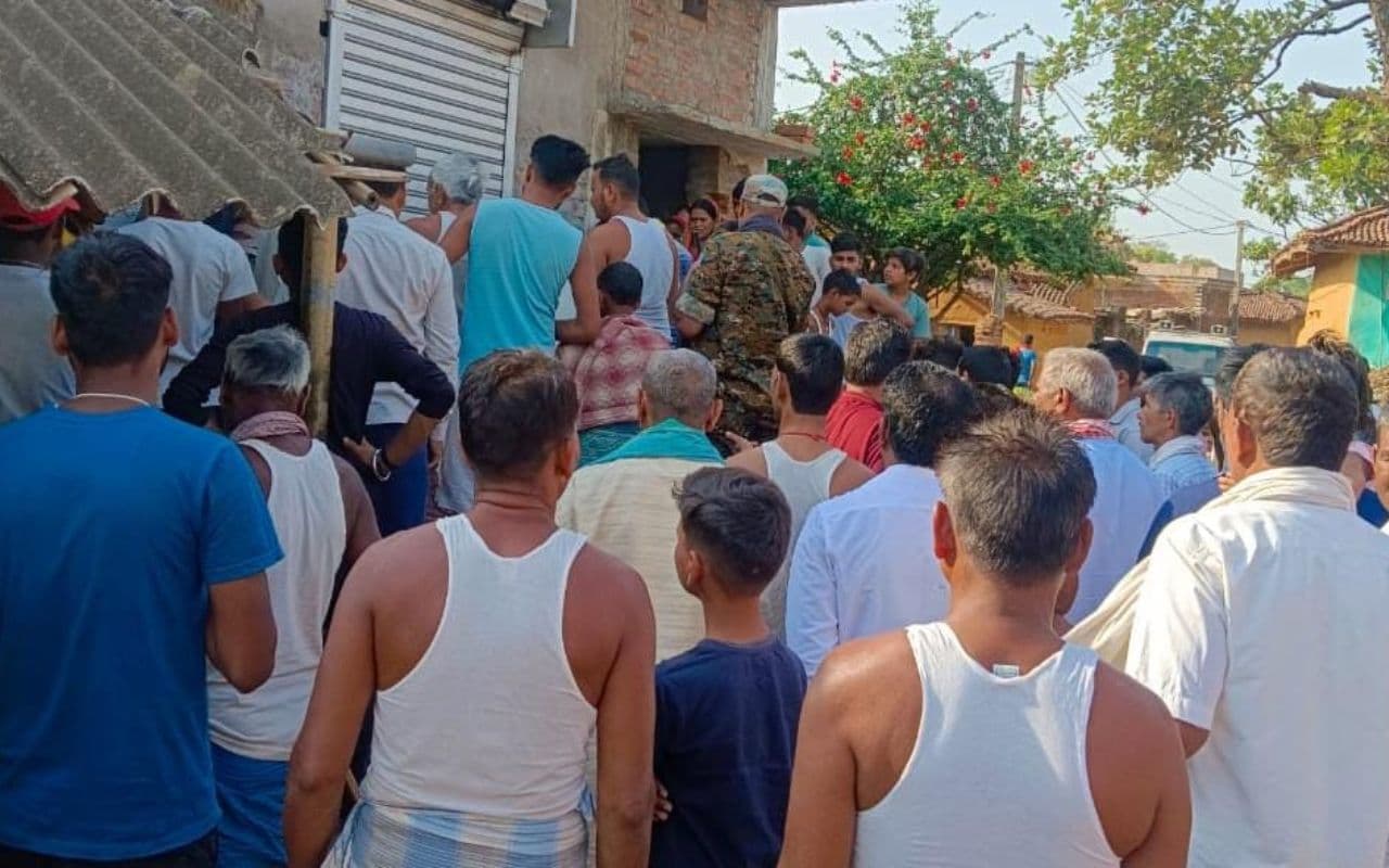 Dumka Crime News: दुमका के सरैयाहाट में जमीन विवाद में अधेड़ की गोली मारकर हत्या