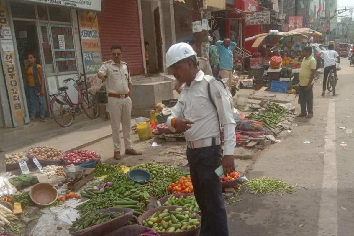 रांची में तीन जगहों से हटाया गया अतिक्रमण, तोड़ी गयीं 70 से अधिक दुकानें