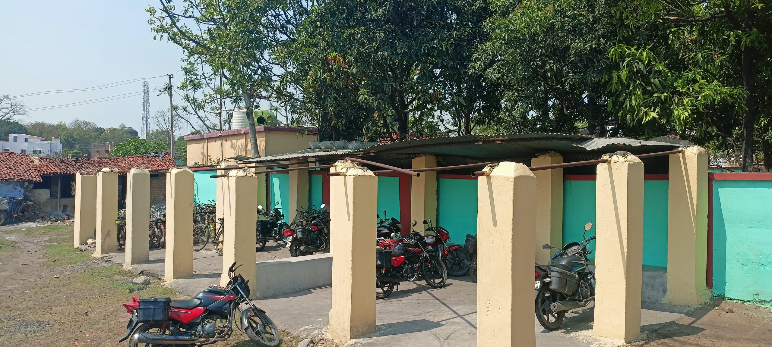 ओवरहेड वायर पर गिरी टहनी, घंटेभर रेल परिचालन बाधित