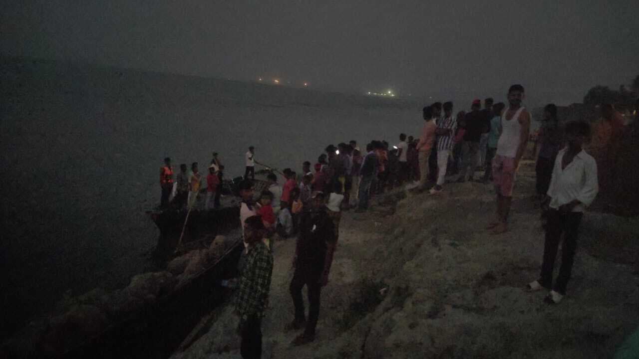 साहिबगंज में मालवाहक जहाज ने तीन नावों को मारी टक्कर, एक क्षतिग्रस्त होकर डूबी