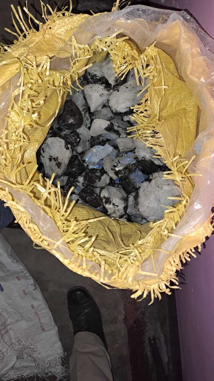 भारी मात्रा में ब्लू स्टोन जब्त, एक गिरफ्तार