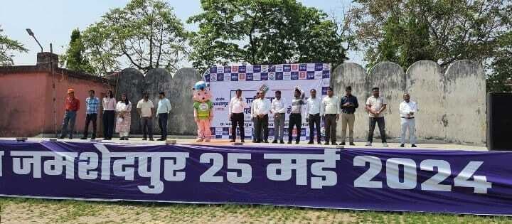 जमशेदपुर अक्षेस के सफाई कर्मियों ने ली मतदाता जागरूकता की शपथ