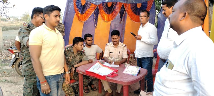 गिरिडीह में फ्लाइंग स्क्वायड और पुलिस ने चार वाहनों से बरामद किये 5.90 लाख रुपये