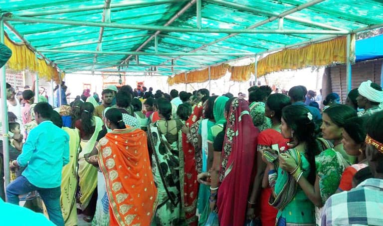 कौलेश्वरी पर्वत पर श्रद्धालुओं की उमड रही भीड़