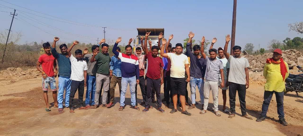 जलापूर्ति की मांग को लेकर ग्रामीणों ने तीन घंटे किया सड़क जाम, आश्वासन मिलने पर जाम हटा