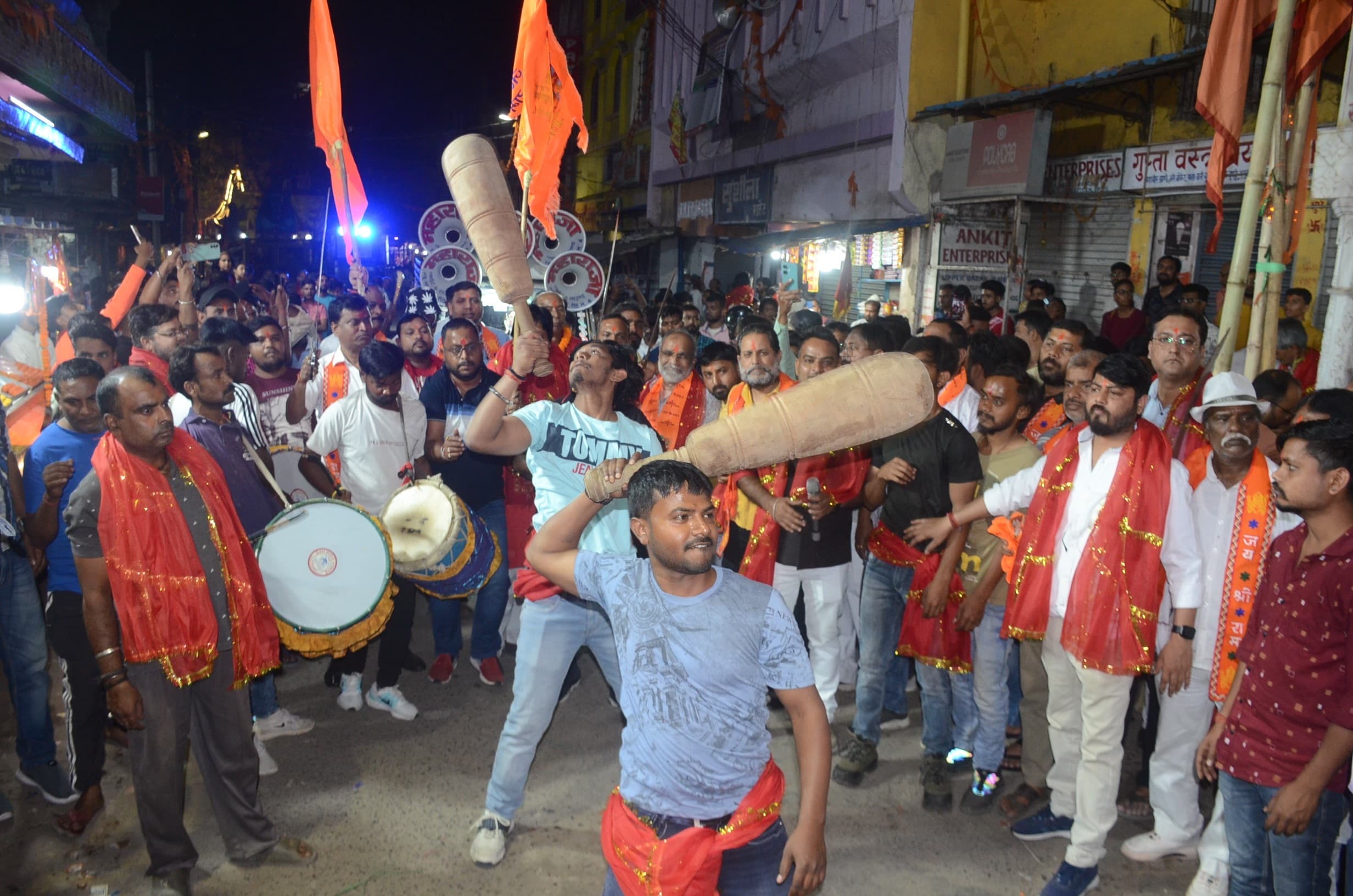 निकाला गया मंगलवारी जुलूस, रामभक्तों ने दिखाये करतब