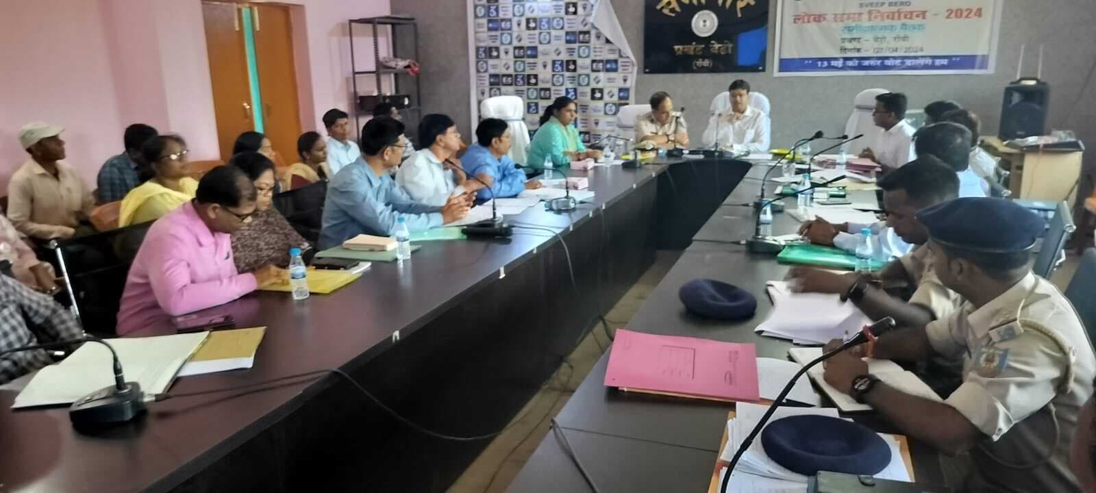 शत प्रतिशत मतदान को लेकर अफसर बरतें गंभीरता