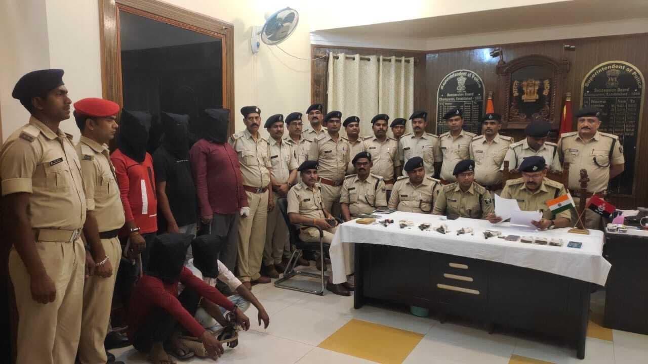 मोतिहारी में बड़ी संख्या में हथियार, गोली व मादक पदार्थ बरामद, नौ अपराधी गिरफ्तार