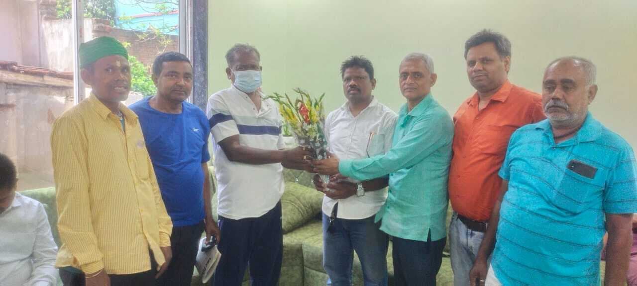 झामुमो कार्यकर्ता धरातल पर जाकर काम करें : रामदास सोरेन