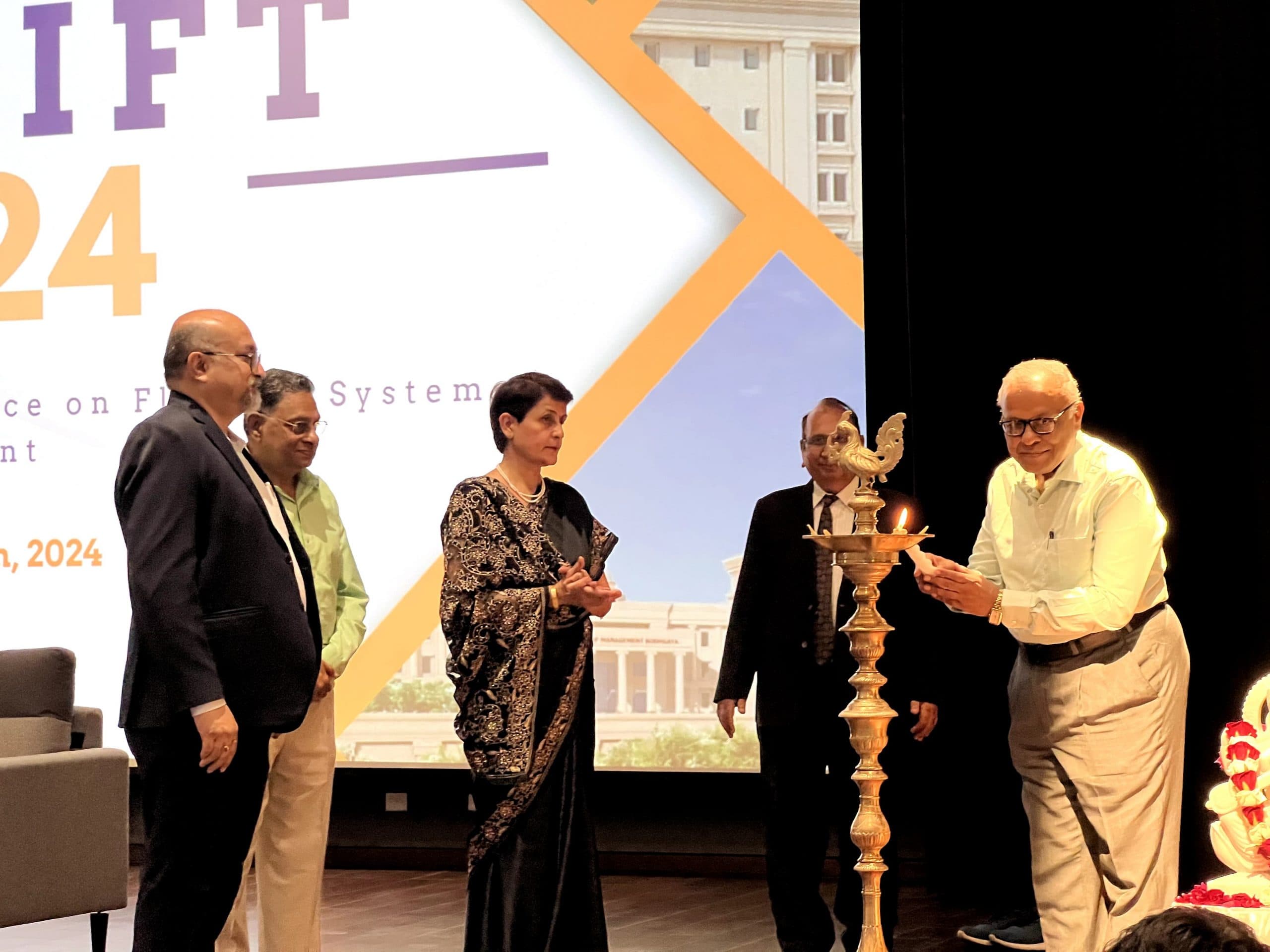 आइआइएम बोधगया में व्यवसाय के विभिन्न आयामों पर बिजनेस लीडर्स बांट रहे अनुभव