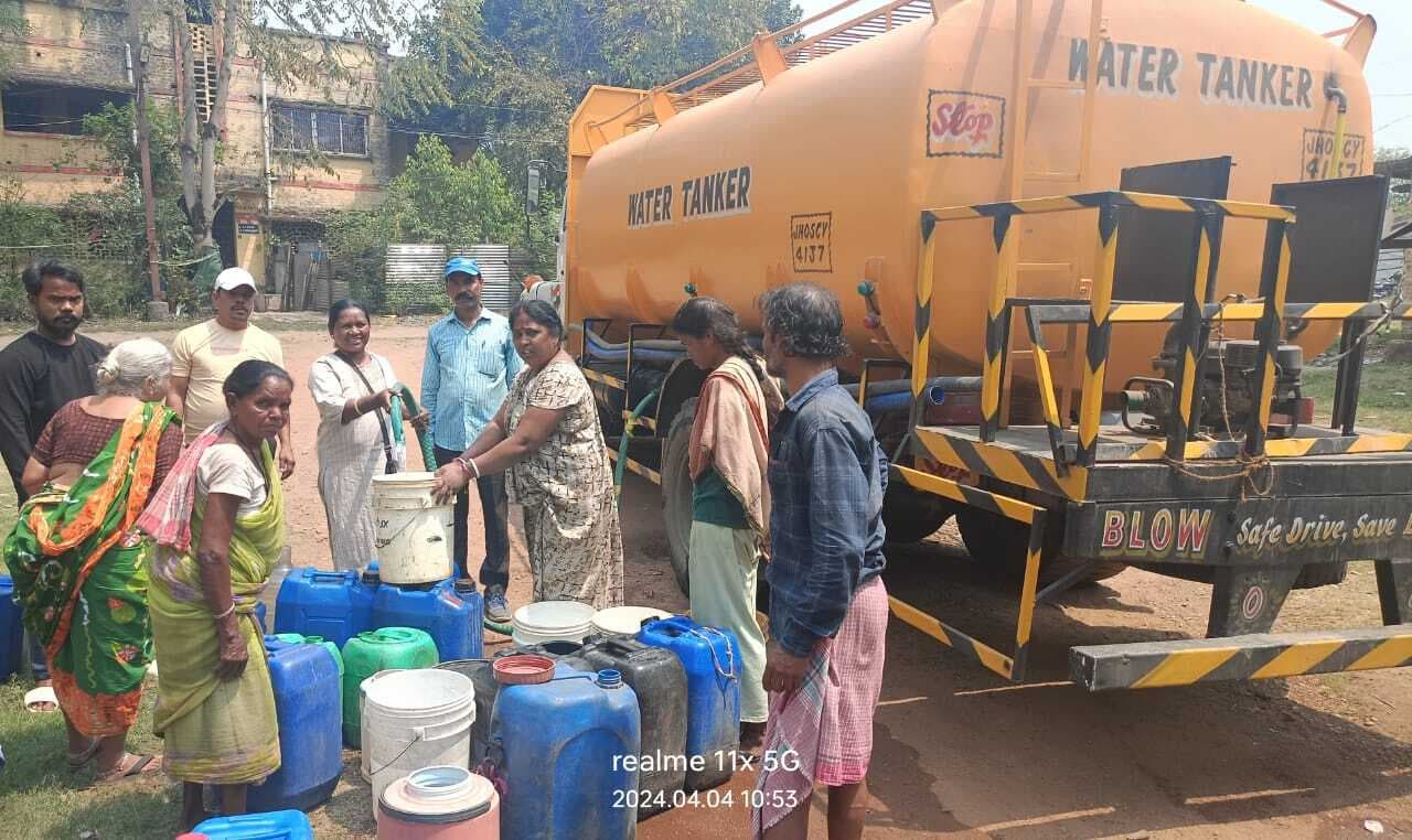 भूगर्भीय जलस्तर तेजी से जा रहा नीचे, अब पीने का पानी के लिए टैंकर ही सहारा