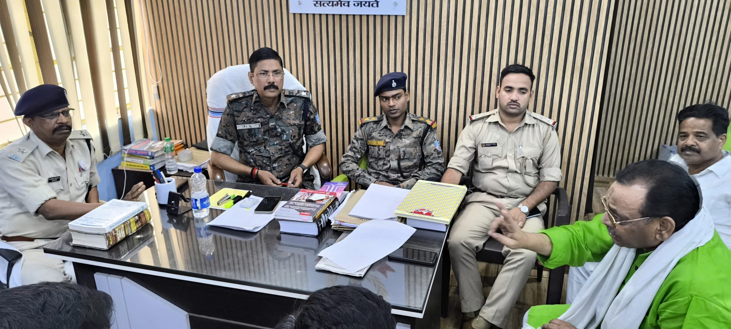 लोगों से शांतिपूर्ण माहौल में त्योहार मनाने की अपील