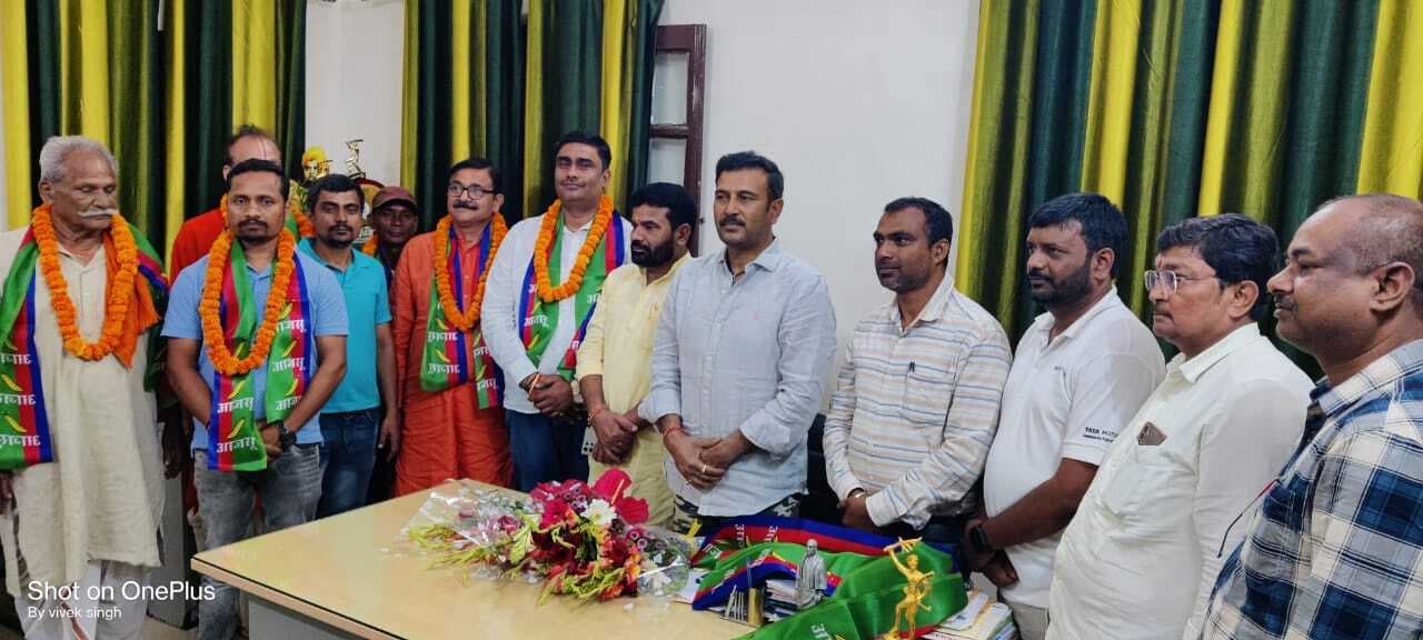 अमर ने ली आजसू पार्टी की सदस्यता