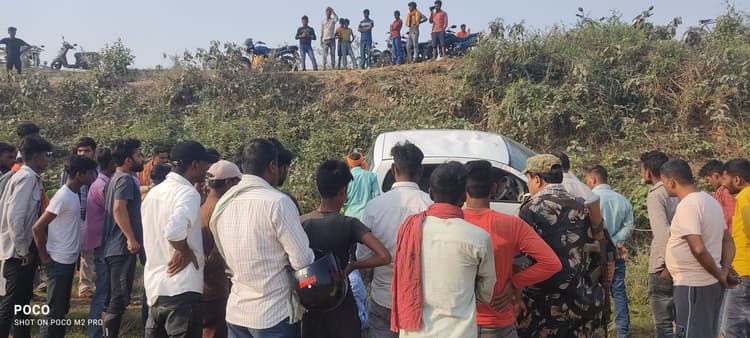 बैरगनिया में कार सड़क किनारे पलटी, चालक की मौत