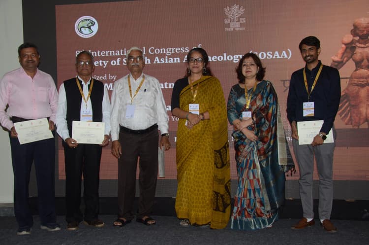 कभी बुद्ध के प्रतीक के रूप में स्तूप पूजे जाते थे
