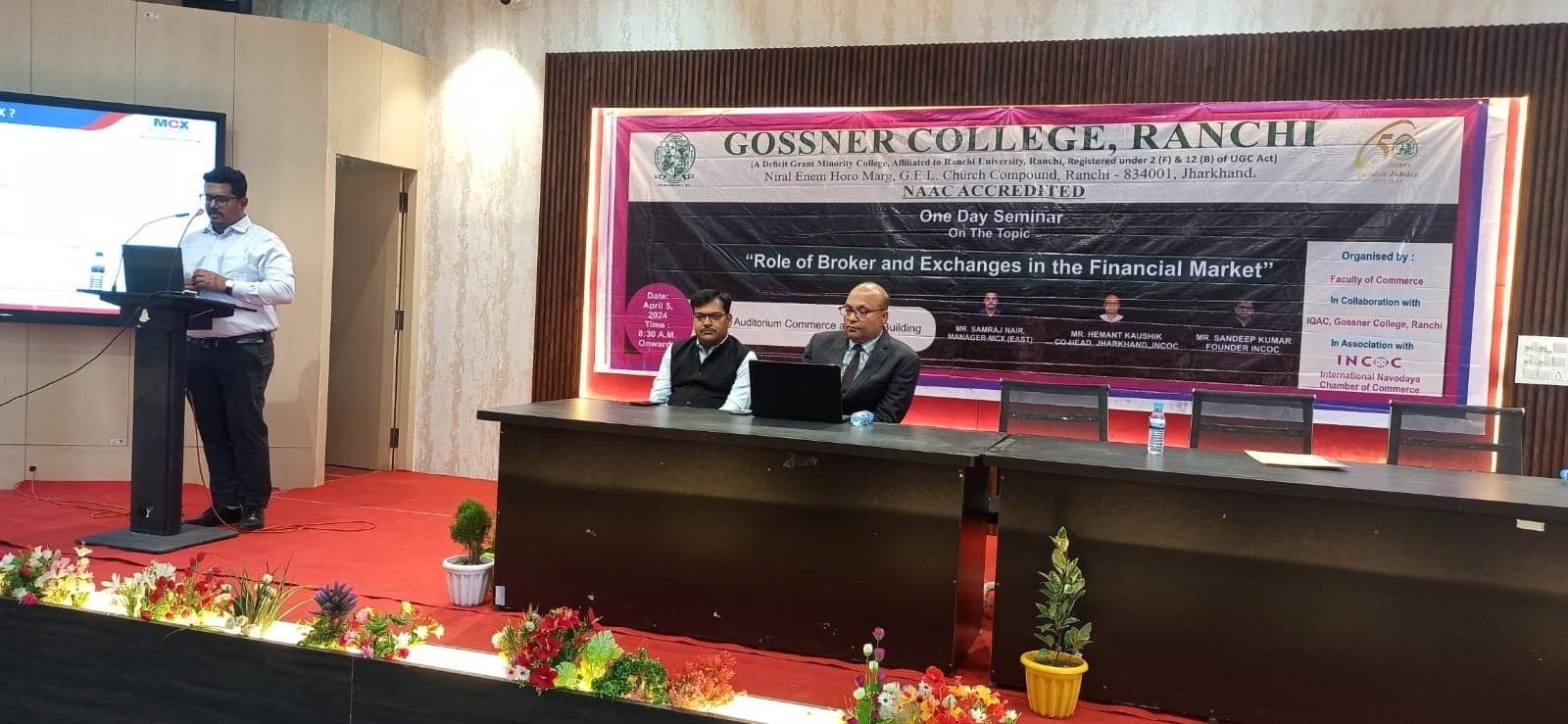 विद्यार्थी अभी से बचत की आदत डालें