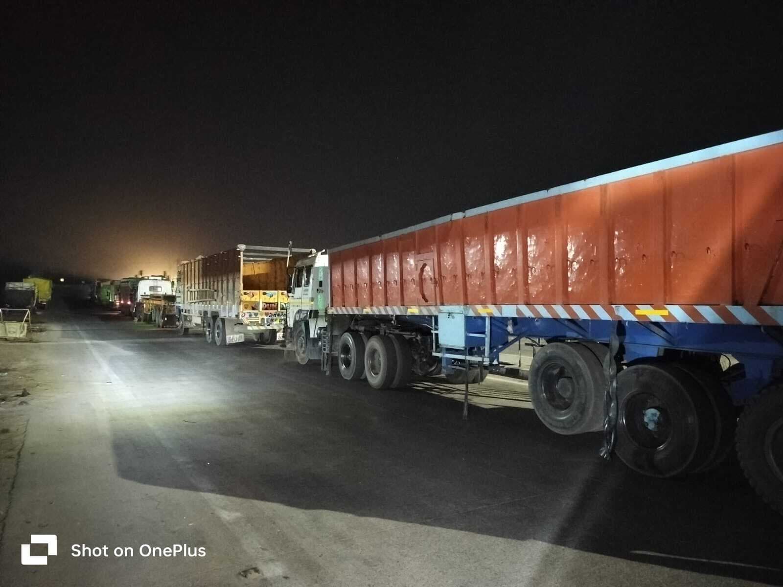 कतरास में कोयला लदा ट्रक और सीआइएसएफ वाहन में टक्कर, जवान घायल