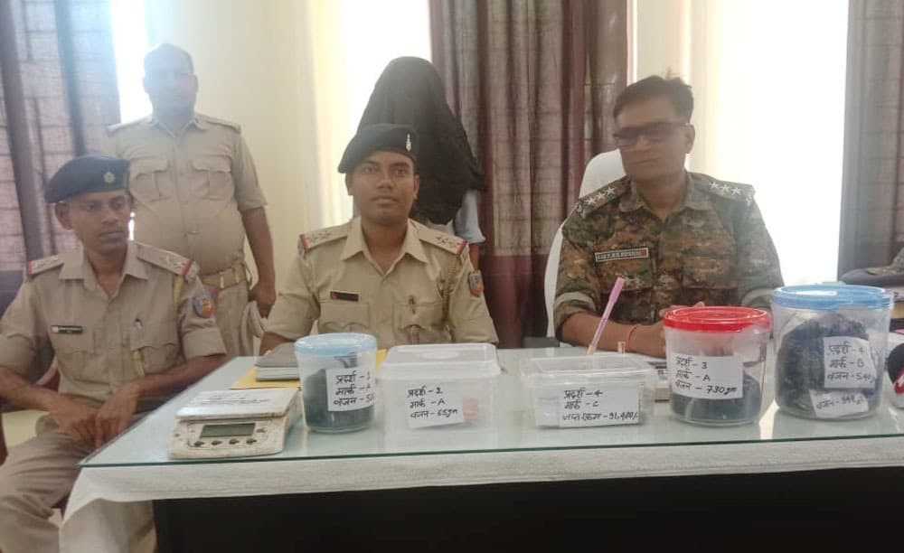 15.50 लाख के ब्राउन शुगर व अफीम के साथ तस्कर गिरफ्तार