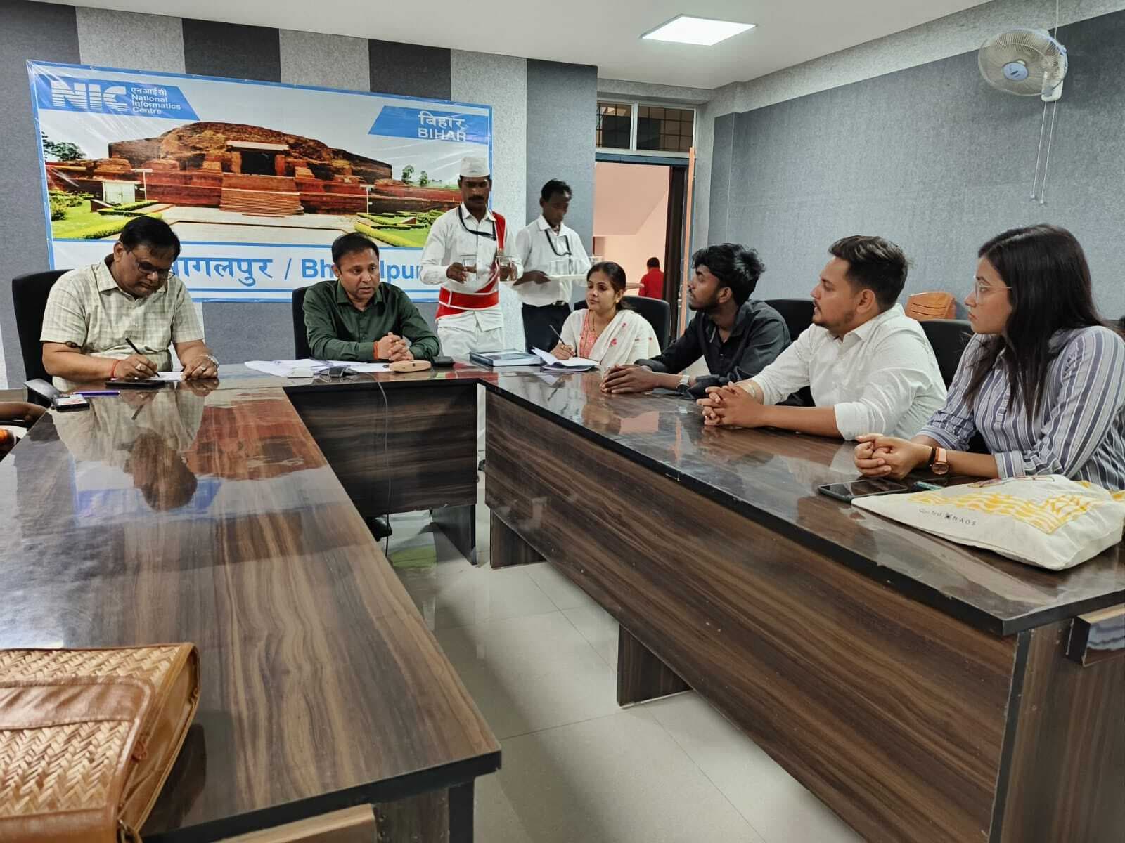 Bhagalpur Lok Sabha Election : सोशल मीडिया इन्फ्लुएंसर के साथ डीएम ने की बैठक