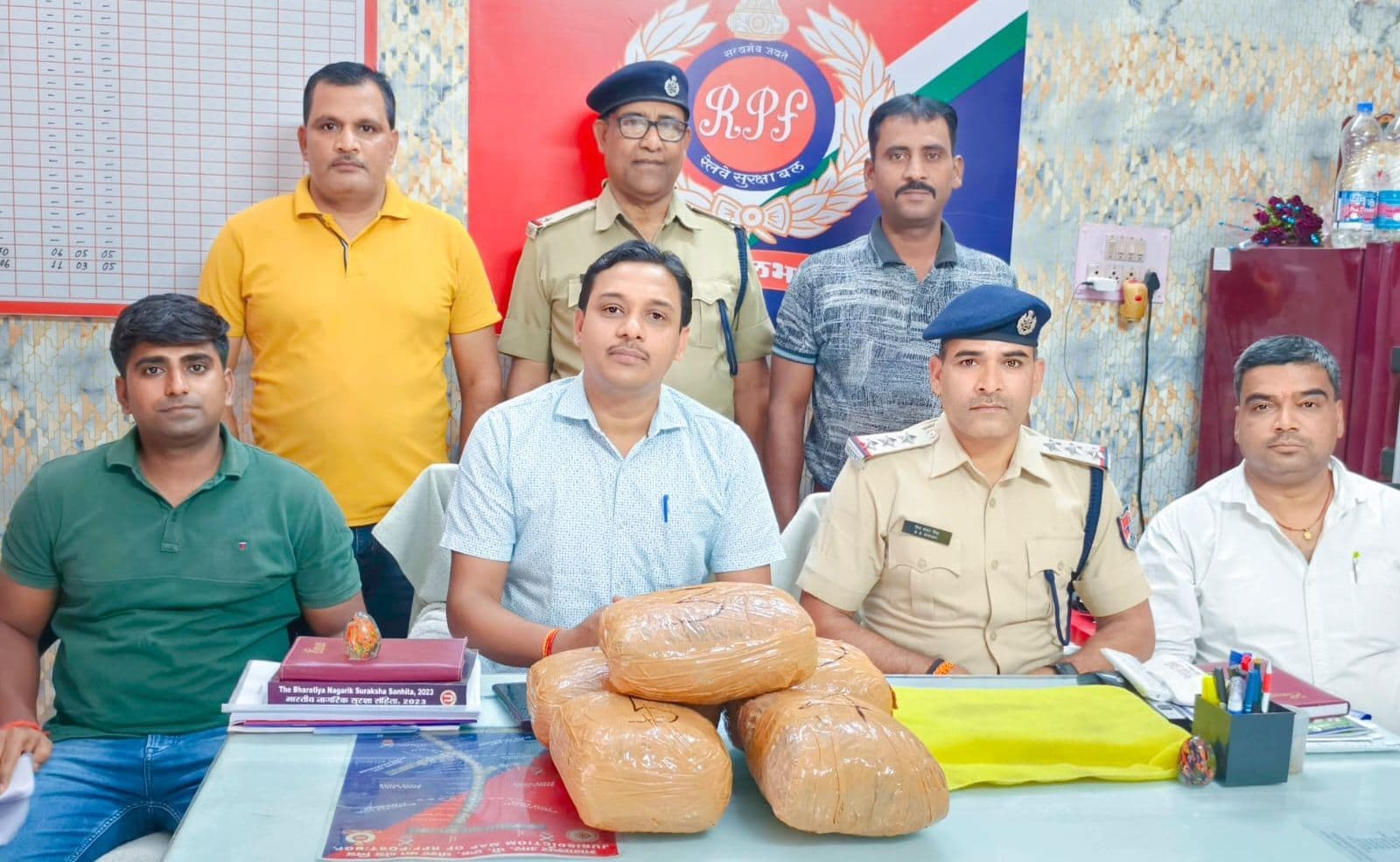 Bhagalpur News: रामपुर हाट- गया पैसेंजर से 50 हजार का गांजा बरामद