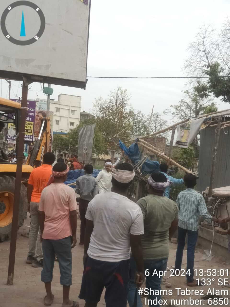 अतिक्रमणकारियों के पांच दर्जन दुकानें ध्वस्त, चला निगम का बुलडोजर