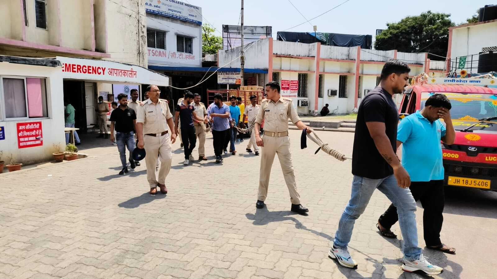 11 बार बालाएं व सात कर्मचारी भेजे गये जेल