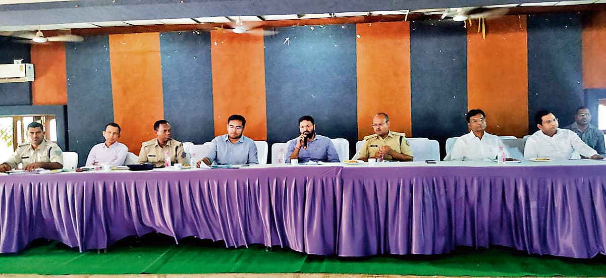 शांतिपूर्ण और सौहार्द्र से त्योहार मनायें : डीसी