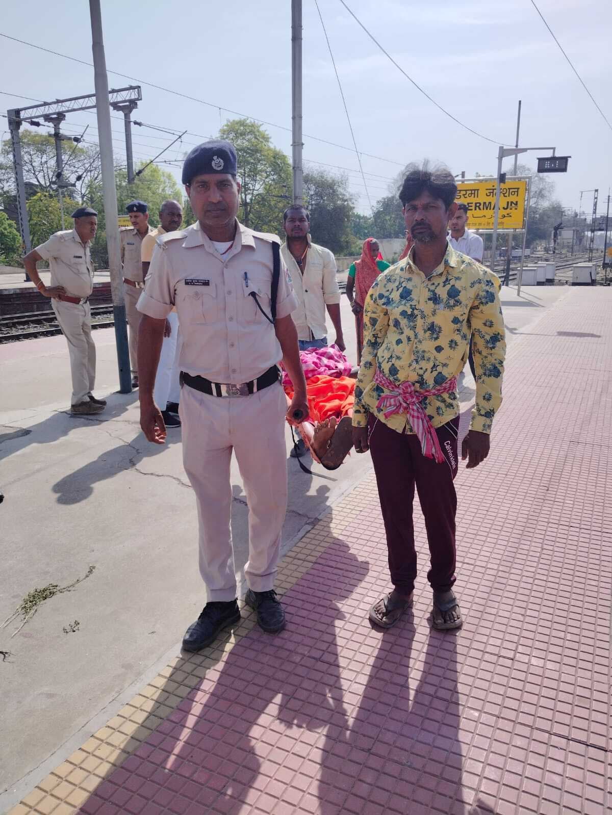 चलती ट्रेन से उतरने के दौरान गिर कर महिला की हुई मौत