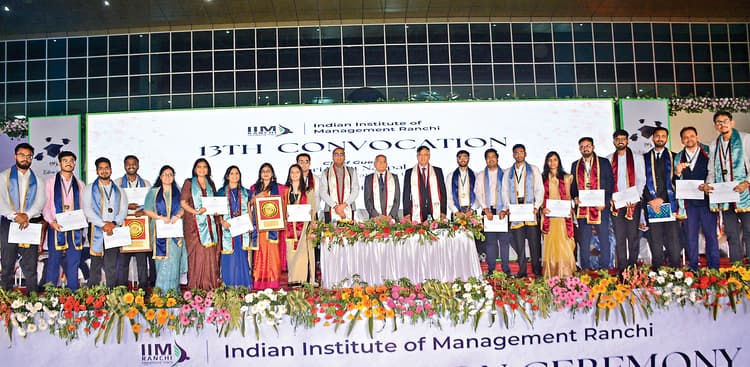 आइआइएम रांची के 13वें दीक्षांत समारोह में बांटी गयीं 383 डिग्रियां